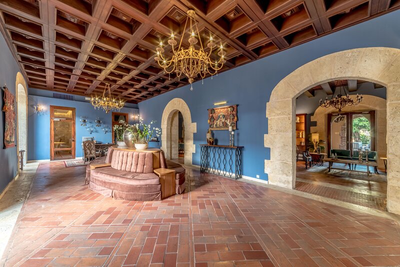 Hodelpa Nicolas de Ovando 27