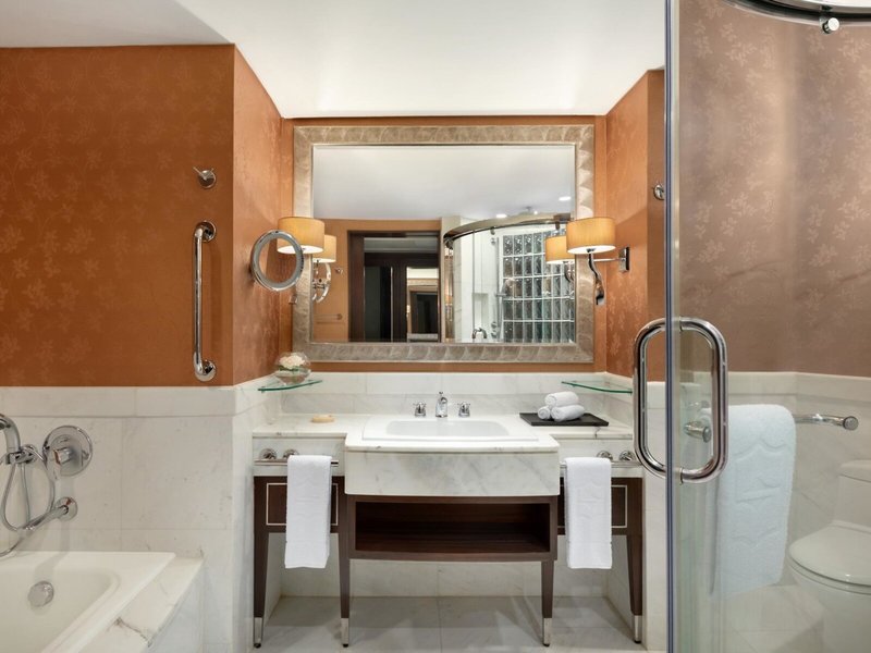 Shangri La Bangkok Hotel 44