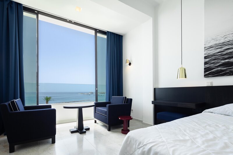 Almyra 76