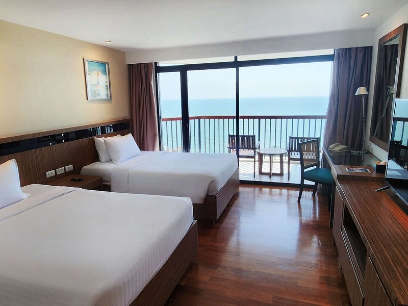 Novotel Hua Hin Cha Am Beach Resort and Spa 1