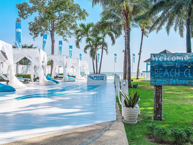 Novotel Hua Hin Cha Am Beach Resort and Spa 4