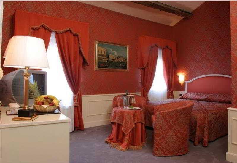 Duodo Palace 1 - Room Example