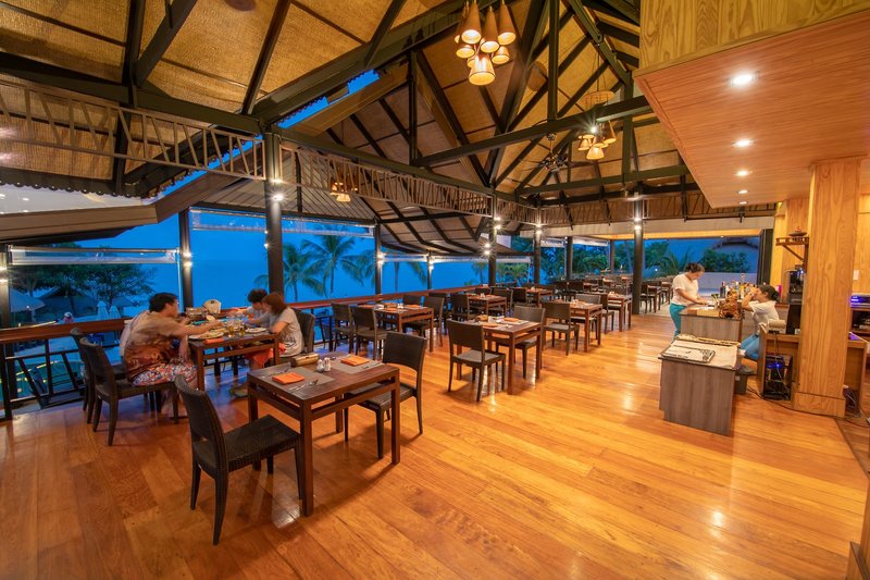 Coral Cliff Beach Resort  11