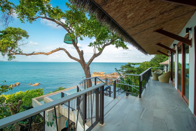 Coral Cliff Beach Resort  2