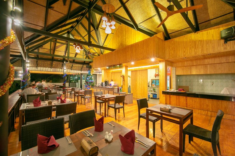 Coral Cliff Beach Resort  10