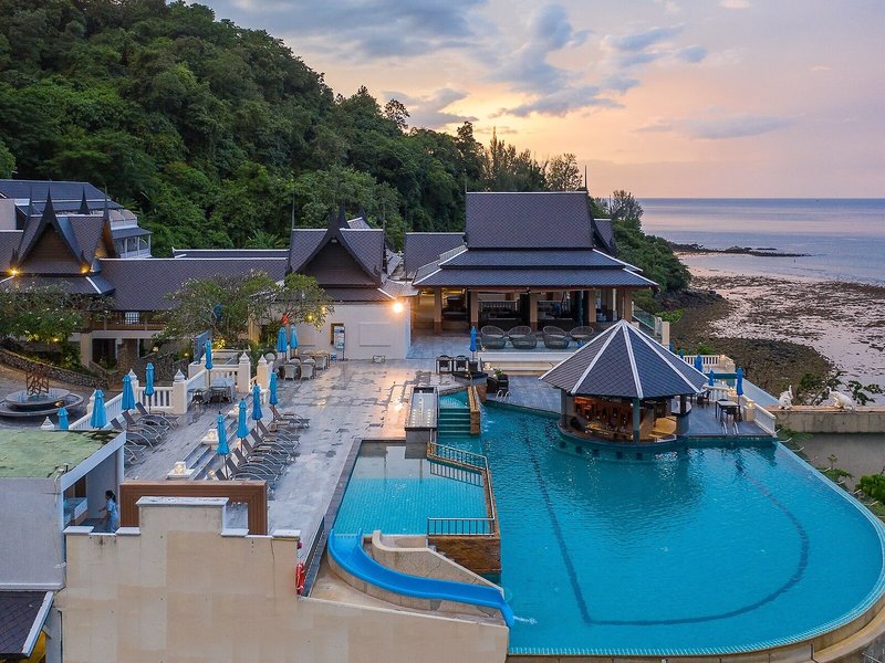 Aquamarine Resort & Villa 11
