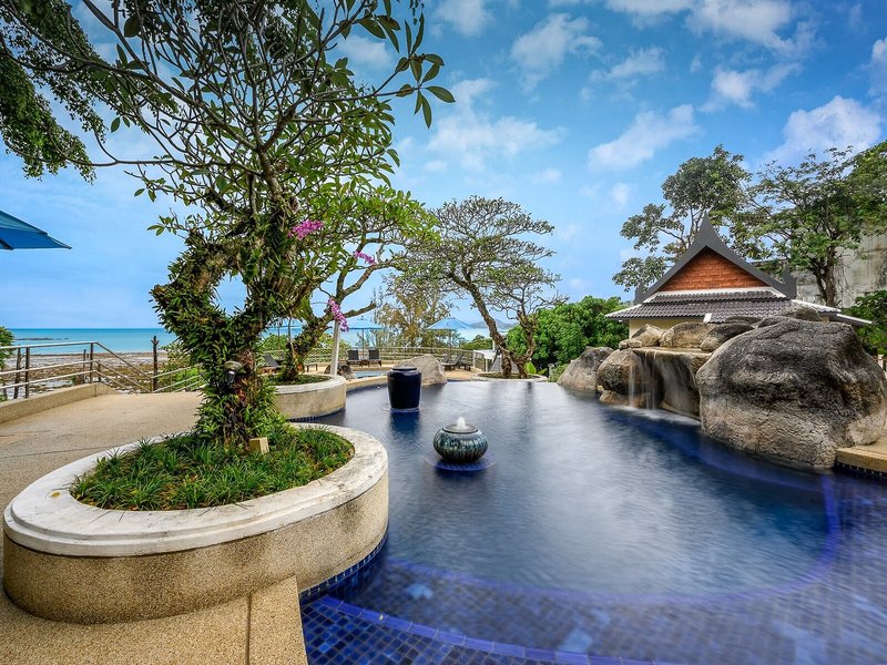 Aquamarine Resort & Villa 16