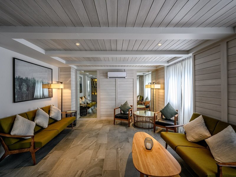 Aquamarine Resort & Villa 20
