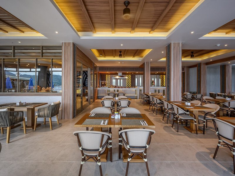 Aquamarine Resort & Villa 33