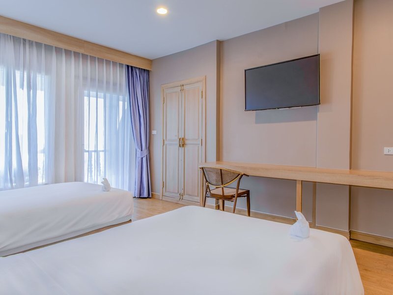 Aquamarine Resort & Villa 37