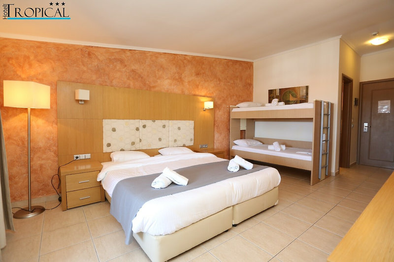 Tropical Hotel 15