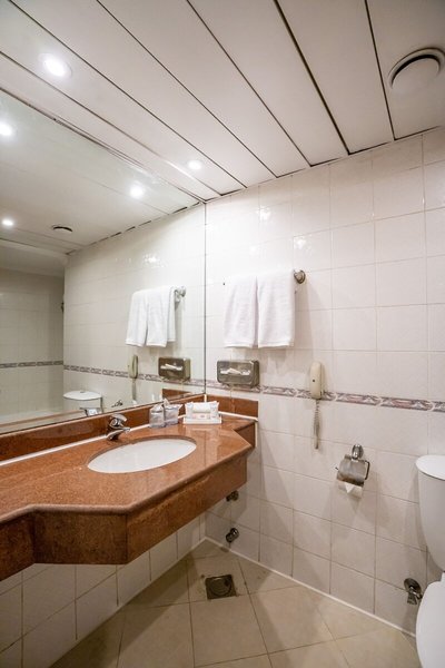 Azal Pyramids Hotel 42 - Bathroom Example
