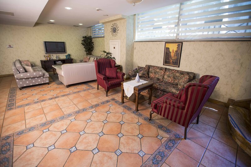 Golden Crown Hotel 4