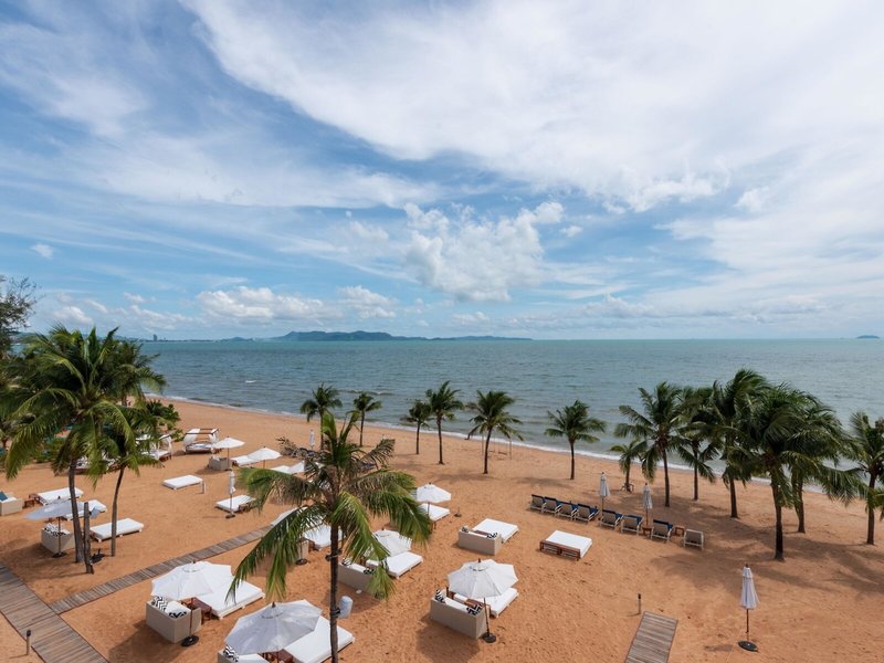 Pinnacle Grand Jomtien Resort & Beach Club 4