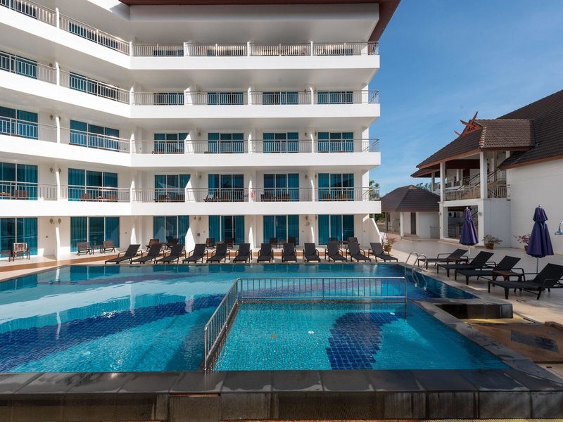 Pinnacle Grand Jomtien Resort & Beach Club 8