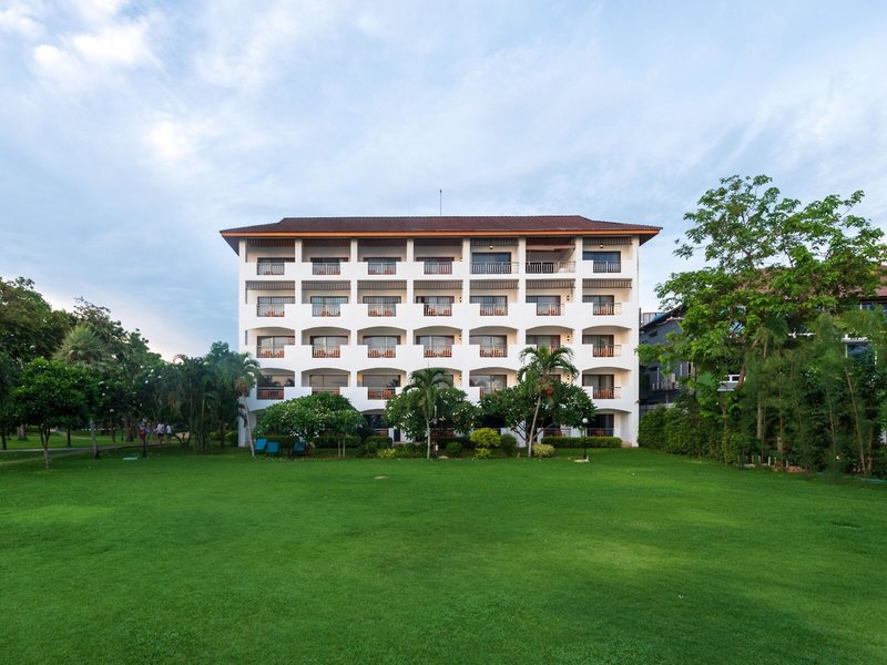 Pinnacle Grand Jomtien Resort & Beach Club 3