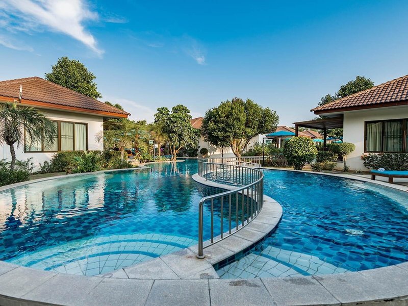 Pinnacle Grand Jomtien Resort & Beach Club 9