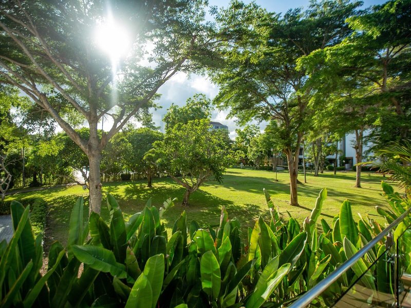 Pinnacle Grand Jomtien Resort & Beach Club 18