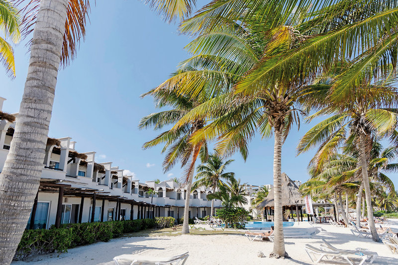 Pavo Real Beach Resort 5