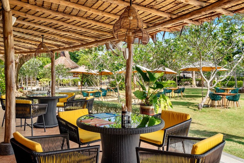 Phi Phi Island Village Beach Resort 10