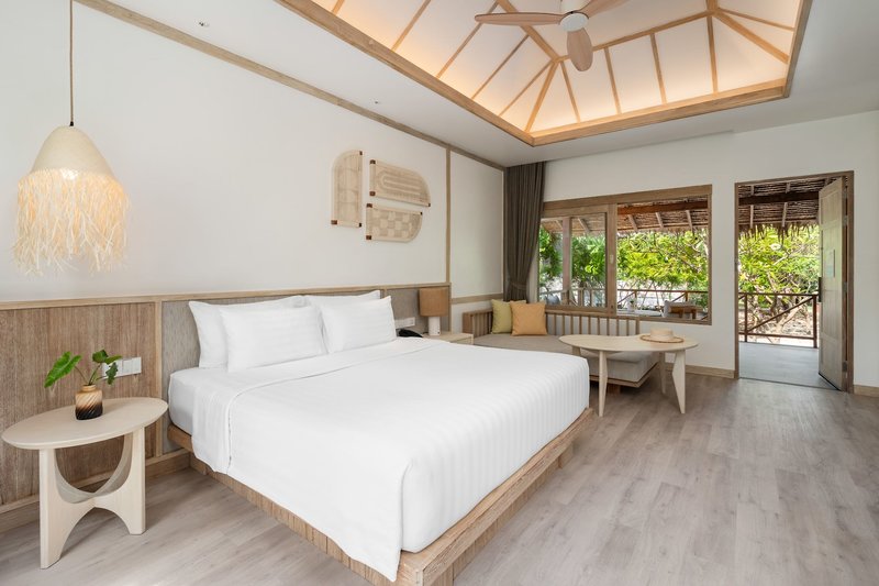 Phi Phi Island Village Beach Resort 15