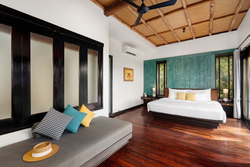 Phi Phi Island Village Beach Resort 18