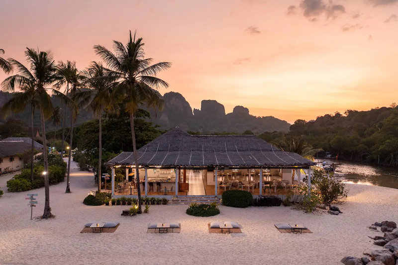 SAii Phi Phi Island Village 11