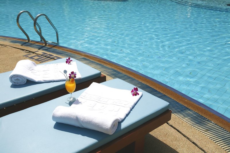 Amora Beach Resort Phuket 8