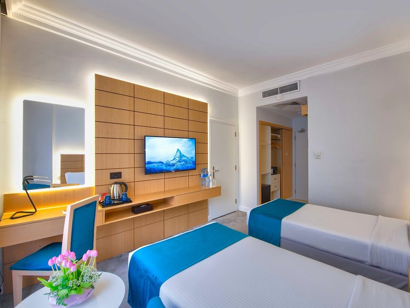 Lotus Grand Hotel 20