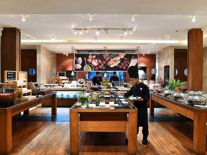 Novotel Phuket Surin Beach Resort 7