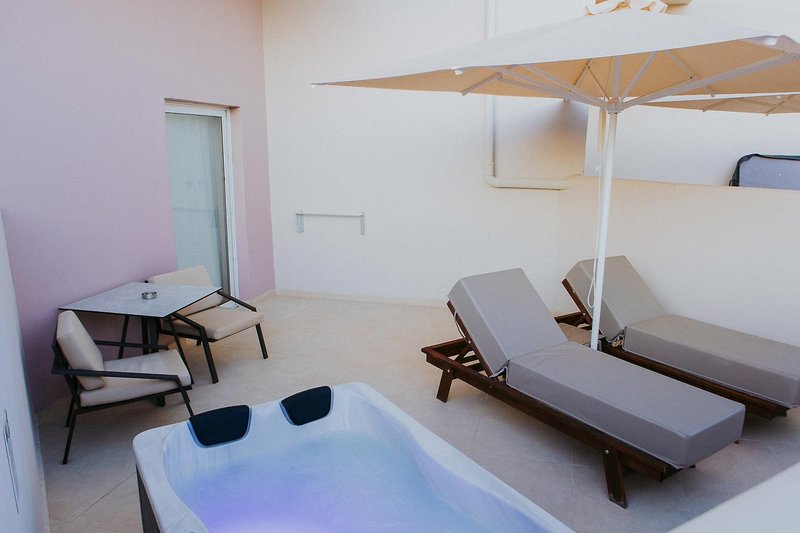 Sovereign Beach Hotel 10