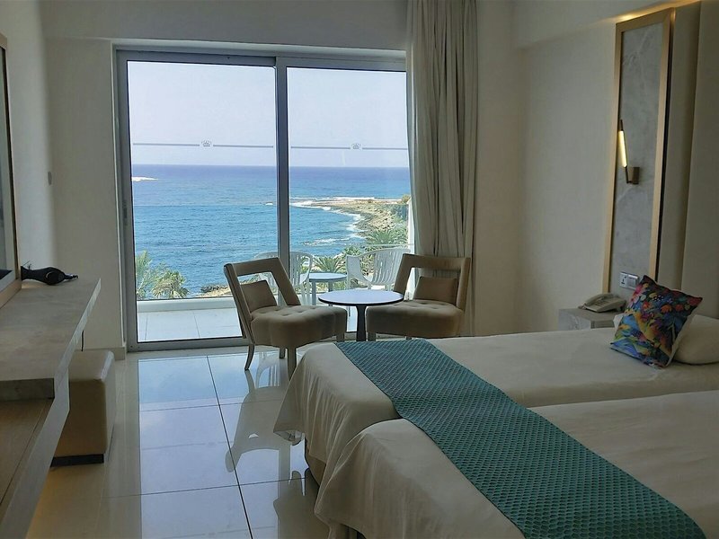 King Evelthon Beach Hotel & Resort 1