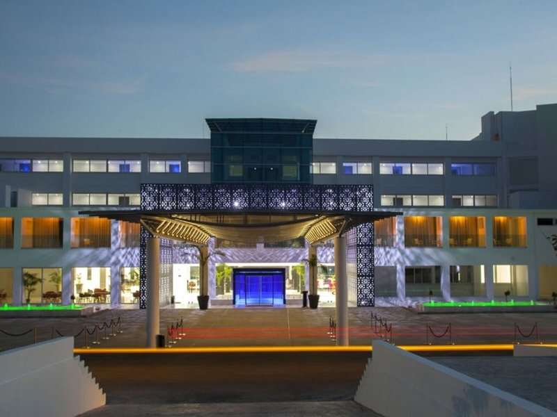 King Evelthon Beach Hotel & Resort 3