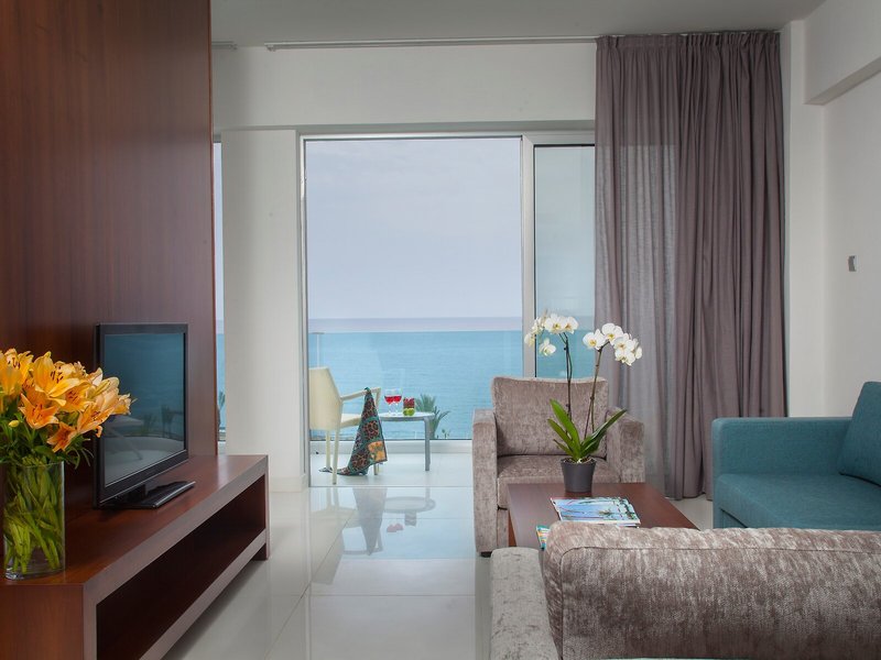 King Evelthon Beach Hotel & Resort 41