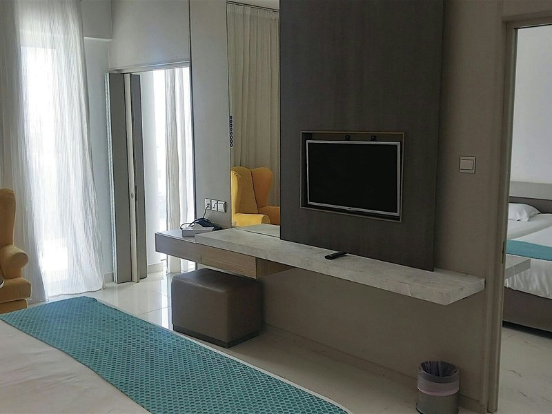 King Evelthon Beach Hotel & Resort 43