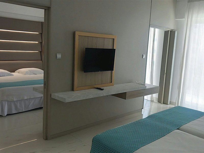 King Evelthon Beach Hotel & Resort 48