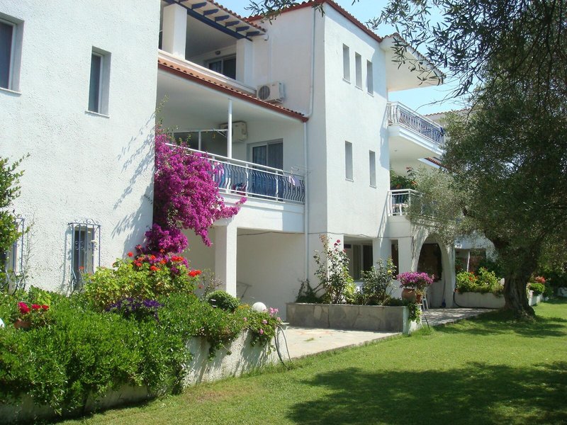 Xenios Faros Apartments  1