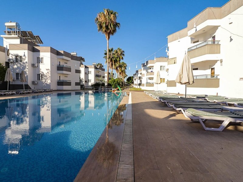 Throne Beach Resort & Spa 4