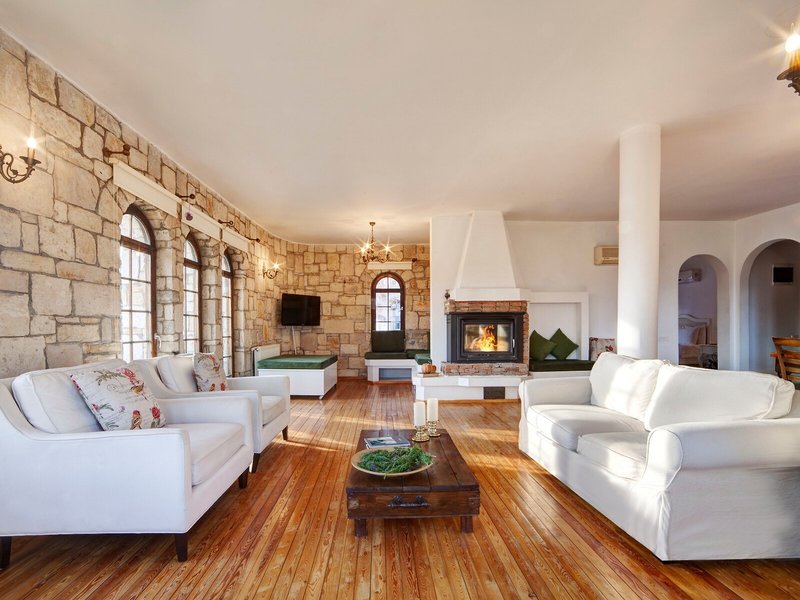 Vinifera Vineyards Hotel 26