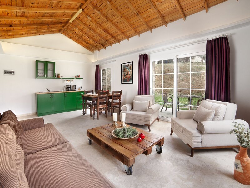 Vinifera Vineyards Hotel 36