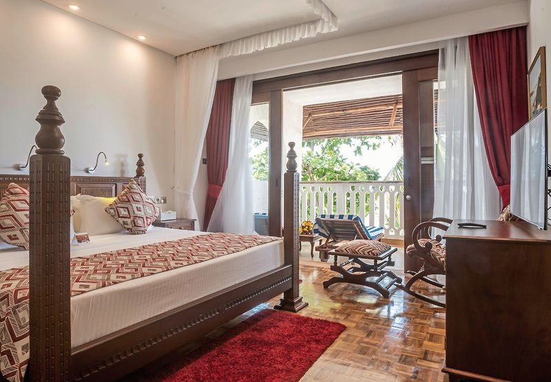 Travellers Beach Hotel 9