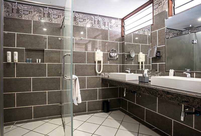 Travellers Beach Hotel 10