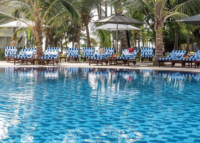 Travellers Beach Hotel 13