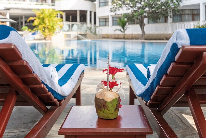 Travellers Beach Hotel 15