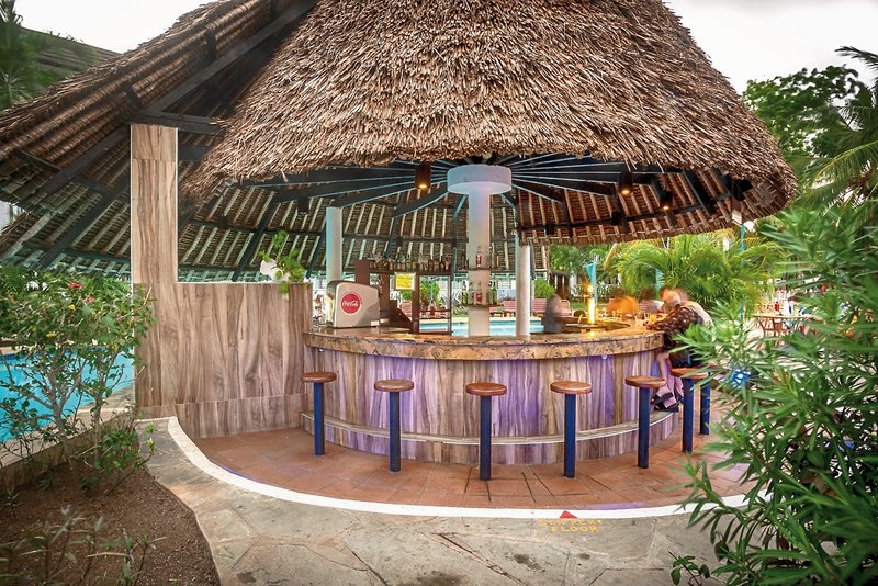 Travellers Beach Hotel 22