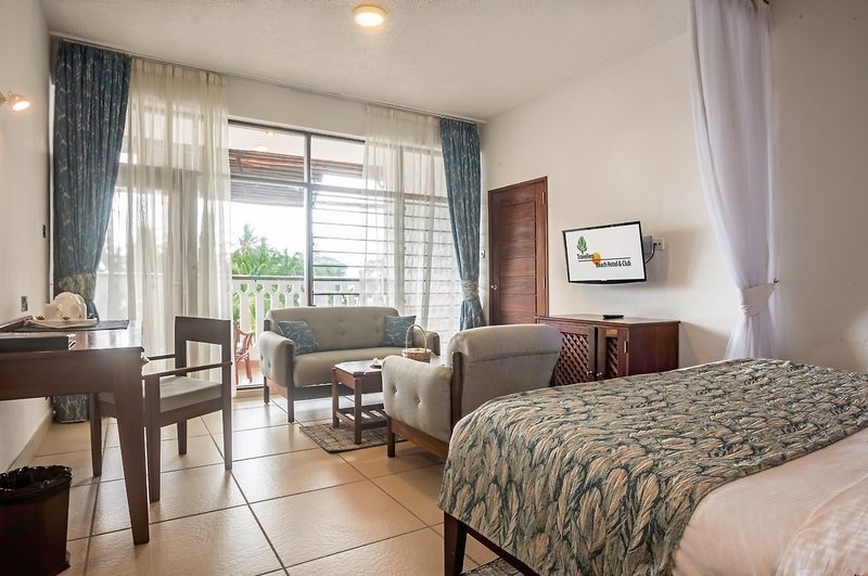 Travellers Beach Hotel 4