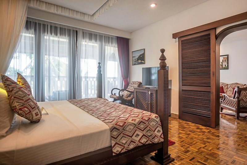 Travellers Beach Hotel 7