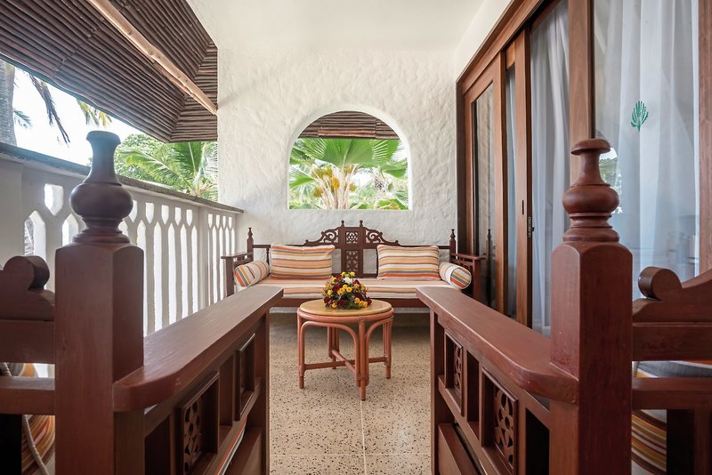 Travellers Beach Hotel 11