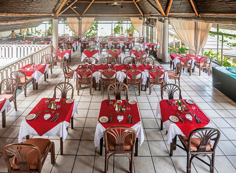 Travellers Beach Hotel 24