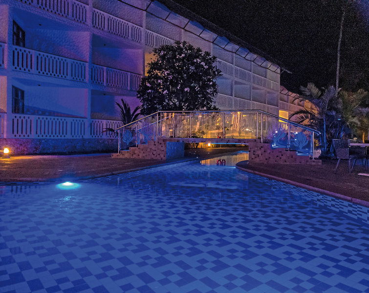 Travellers Beach Hotel 26